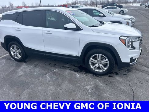 Used 2024 GMC Terrain SLE image 6