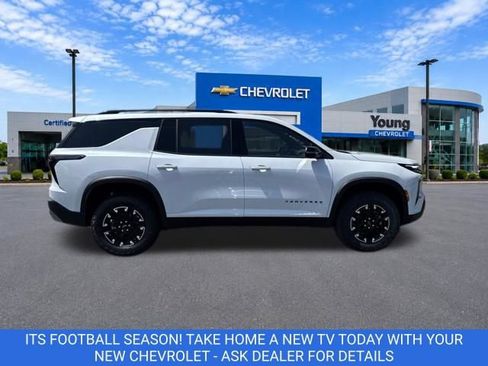 New 2026 Chevrolet Traverse Z71 w/ Driver Confidence Package AWD/4WD image 8