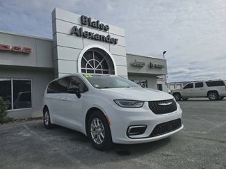 Used 2025 Chrysler Pacifica Select video 1