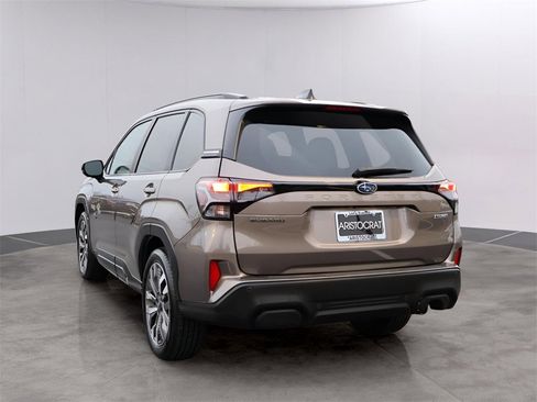 Used 2025 Subaru Forester Touring image 7