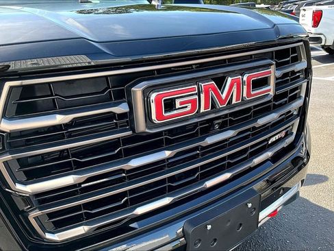 Used 2025 GMC Yukon AT4 Ultimate w/ LPO, Floor Liner Package AWD/4WD image 33