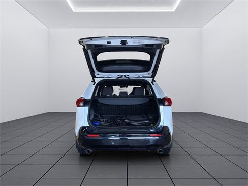 Used 2021 Toyota RAV4 SE image 33