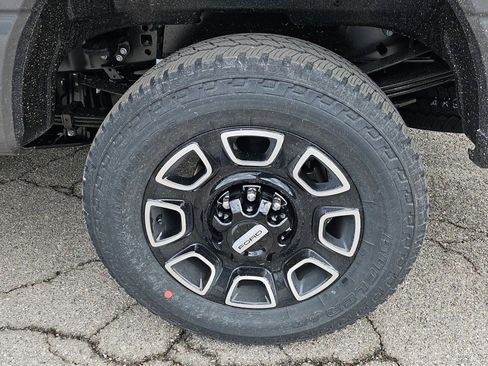 New 2026 Ford F350 Platinum w/ FX4 Off-Road Package image 5