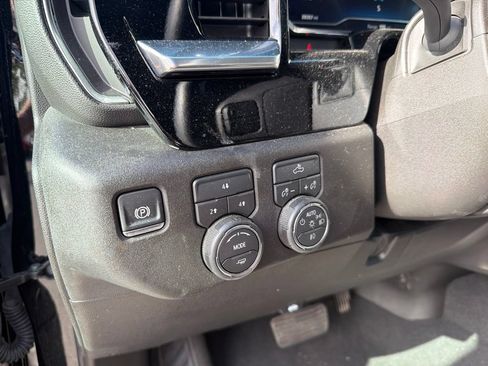 Used 2025 Chevrolet Silverado 2500 LT w/ Convenience Package AWD/4WD image 16