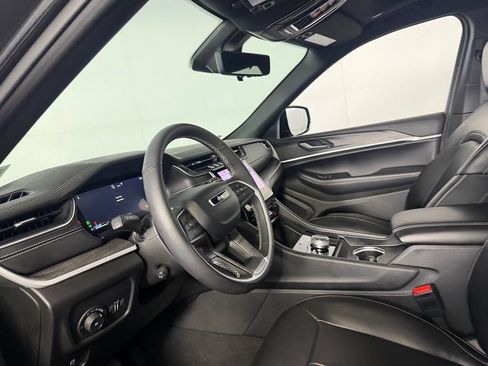 Certified 2025 Jeep Grand Cherokee Limited w/ Luxury Tech Group II AWD/4WD image 24