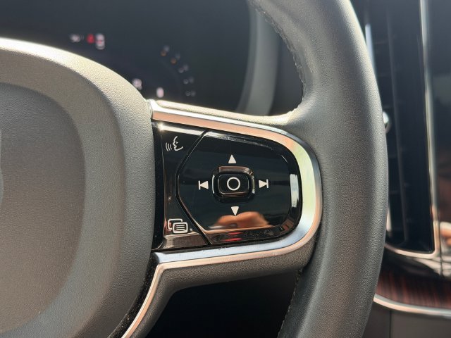 Used 2024 Volvo XC60 B5 Plus AWD/4WD image 29