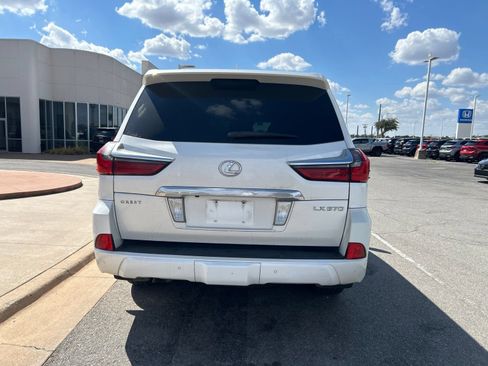 Used 2017 Lexus LX 570 4WD w/ Luxury Package image 6