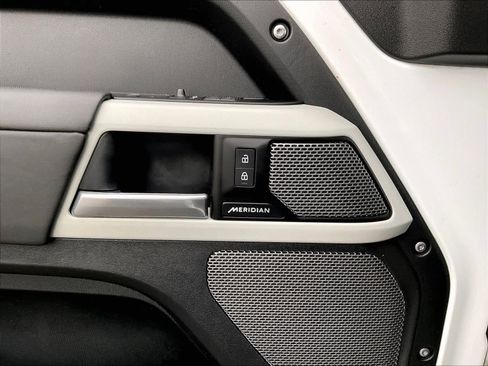 Used 2024 Land Rover Defender 110 S image 33