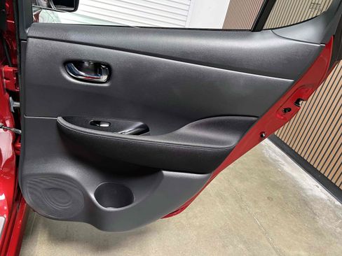 Used 2018 Nissan Leaf SV w/ SV Technology Package FWD image 39