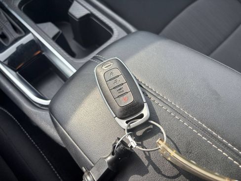 Used 2025 Nissan Sentra SV FWD image 21