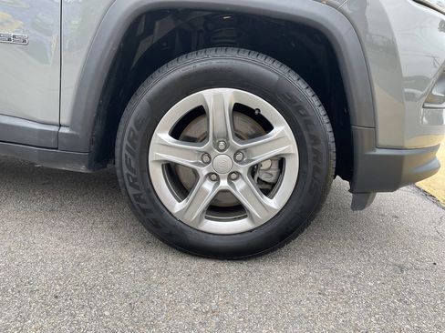 Used 2024 Jeep Compass Latitude AWD/4WD image 11