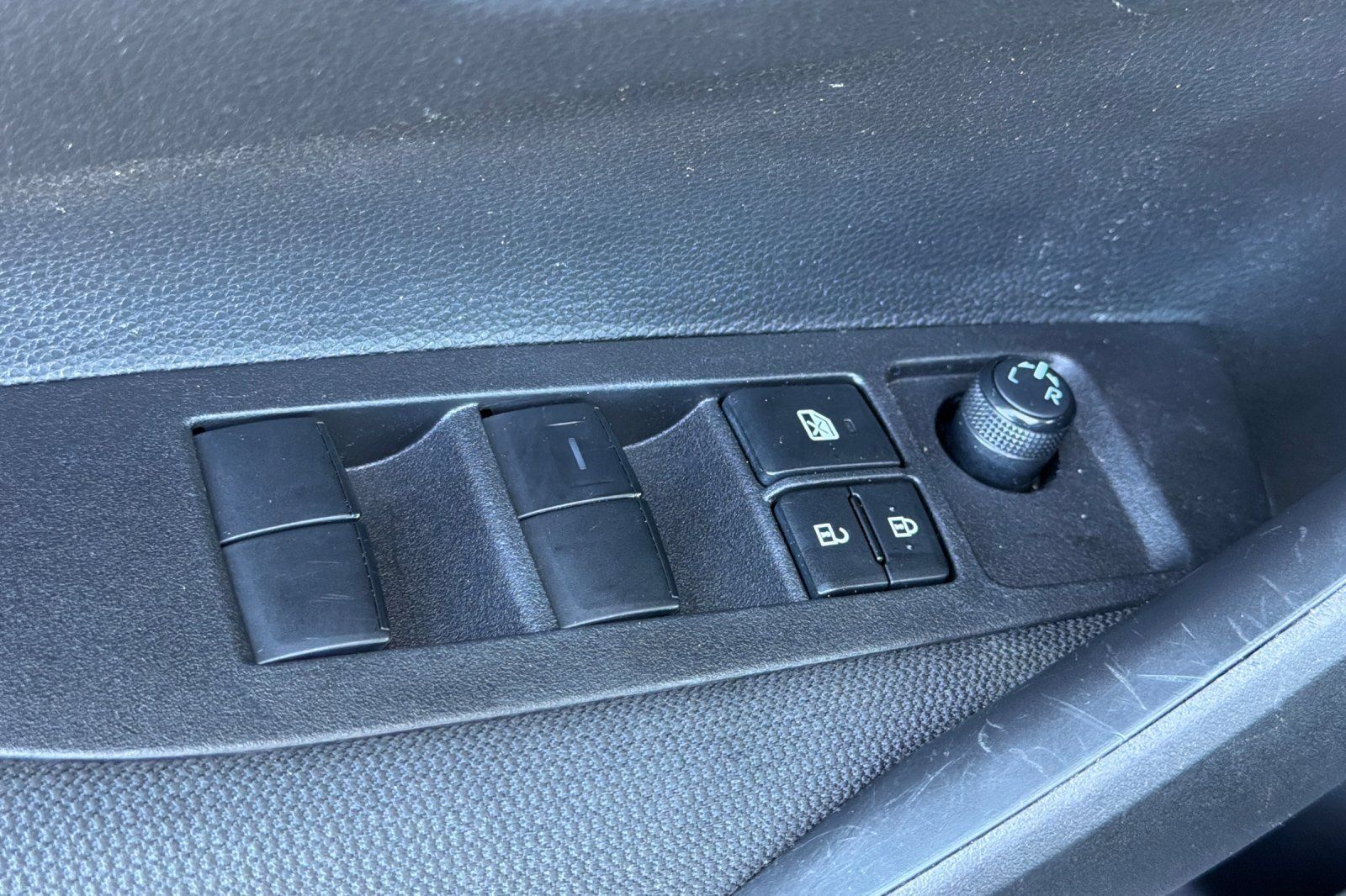 Used 2025 Toyota Corolla LE FWD image 14