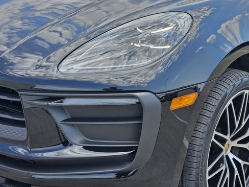 Certified 2026 Porsche Macan AWD/4WD image 12