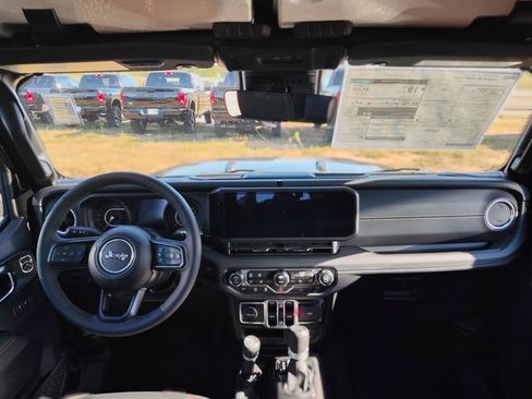 New 2025 Jeep Gladiator Sport w/ Premium Package image 31