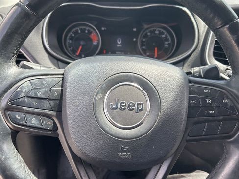 Used 2019 Jeep Cherokee Trailhawk w/ Cold Weather Group AWD/4WD image 9