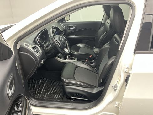 Used 2019 Jeep Compass Latitude w/ Cold Weather Group image 3