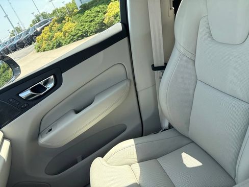 Used 2025 Volvo XC60 T8 Ultra AWD/4WD image 26