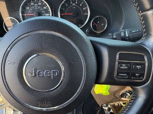 Used 2011 Jeep Wrangler Sahara w/ Connectivity Group AWD/4WD image 17