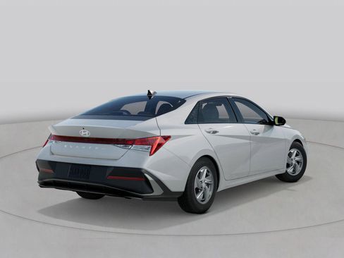 New 2026 Hyundai Elantra SE FWD image 4