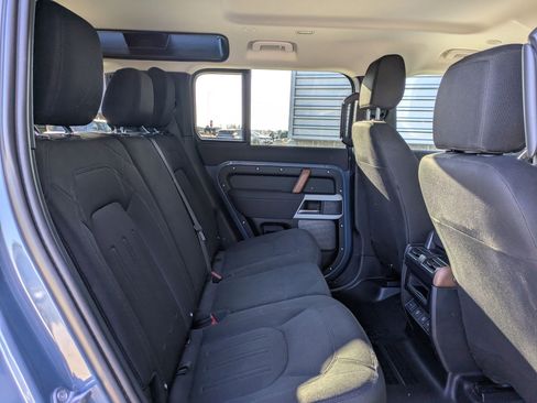 Used 2022 Land Rover Defender 110 image 28