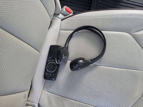 Used 2017 Chrysler Pacifica Limited w/ UConnect Theater Package FWD image 51