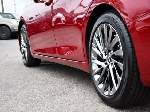 Used 2025 Lexus ES 300h Ultra Luxury image 10