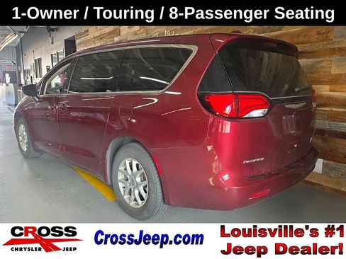 Used 2017 Chrysler Pacifica Touring FWD image 4