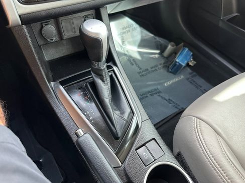 Used 2018 Toyota Corolla LE image 34