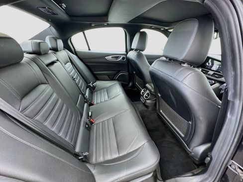 Used 2023 Alfa Romeo Giulia Veloce RWD image 19