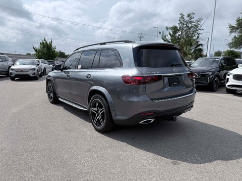 Used 2025 Mercedes-Benz GLS 450 4MATIC image 4