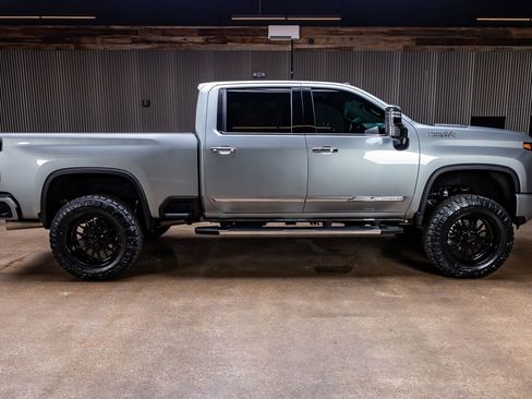 Used 2024 Chevrolet Silverado 2500 High Country w/ High Country Premium Package AWD/4WD image 12