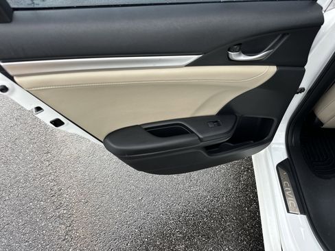 Used 2016 Honda Civic Touring image 24