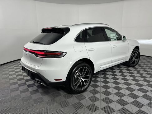 Certified 2025 Porsche Macan image 7