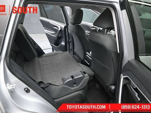 Used 2021 Toyota RAV4 XLE AWD/4WD image 22