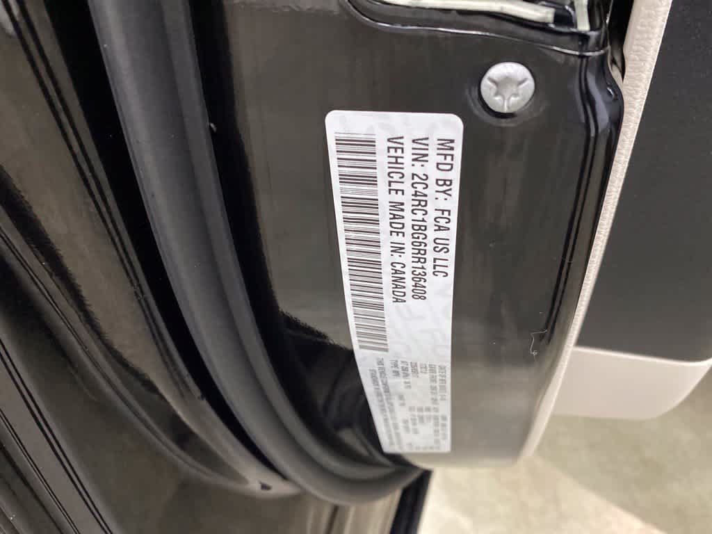 Used 2024 Chrysler Pacifica Touring-L FWD image 28