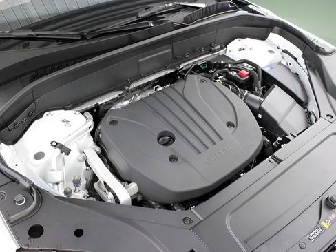 New 2026 Volvo XC90 B5 Plus w/ Protection Package Premier image 25