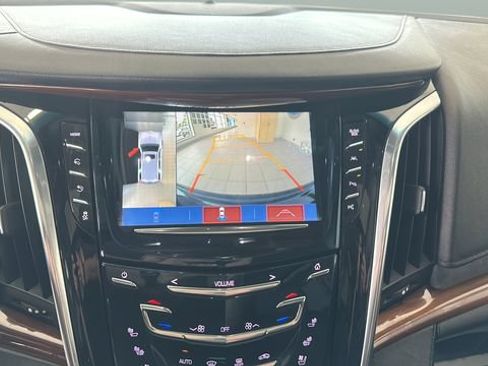 Used 2019 Cadillac Escalade Premium Luxury AWD/4WD image 12