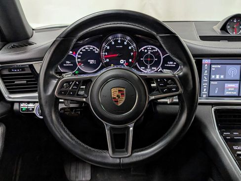 Used 2020 Porsche Panamera w/ Premium Package image 30