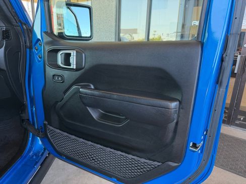 Used 2023 Jeep Wrangler Unlimited AWD/4WD image 38