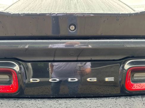 Used 2019 Dodge Challenger SXT image 7