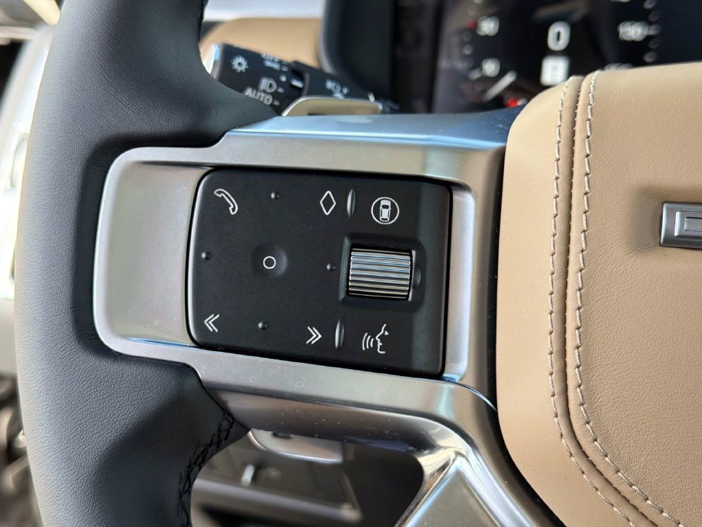 New 2026 Land Rover Discovery Limited Edition AWD/4WD image 29