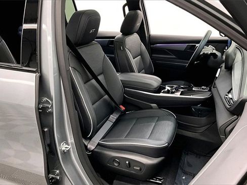 Used 2025 Buick Enclave Sport Touring w/ Power Package image 7