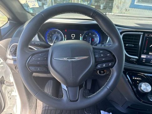 Used 2022 Chrysler Pacifica Touring w/ S Appearance Package AWD/4WD image 20