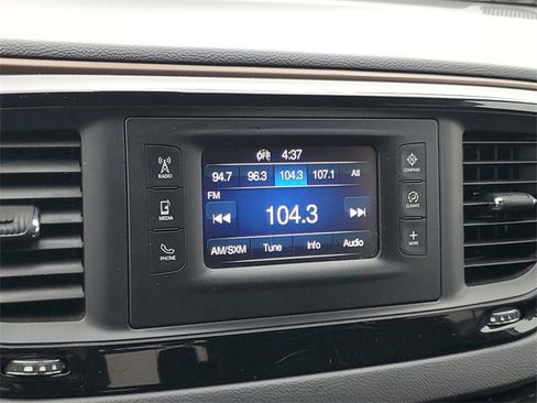 Used 2017 Chrysler Pacifica Touring-L image 25