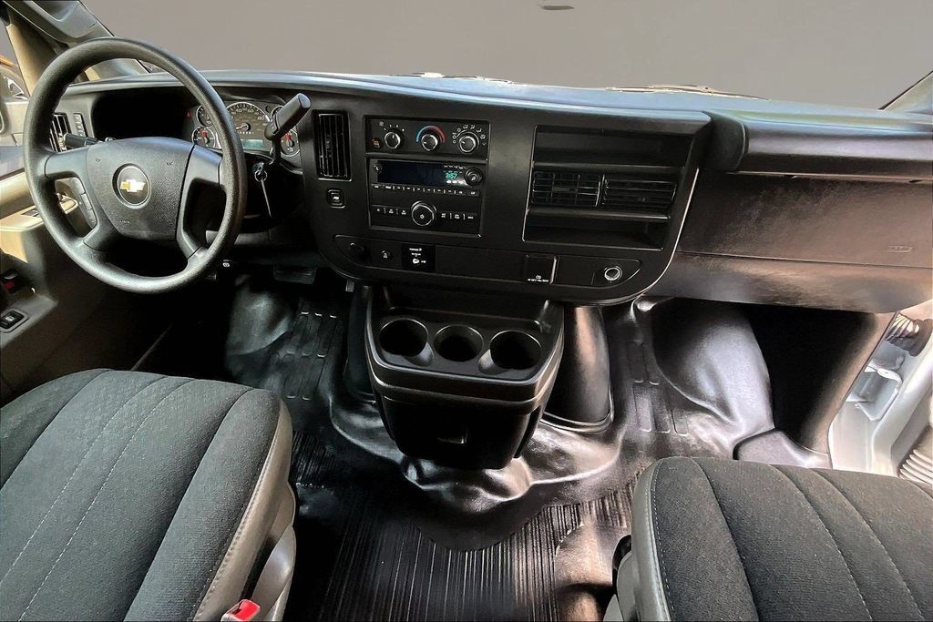 Used 2025 Chevrolet Express 2500 w/ Driver Convenience Package RWD image 8