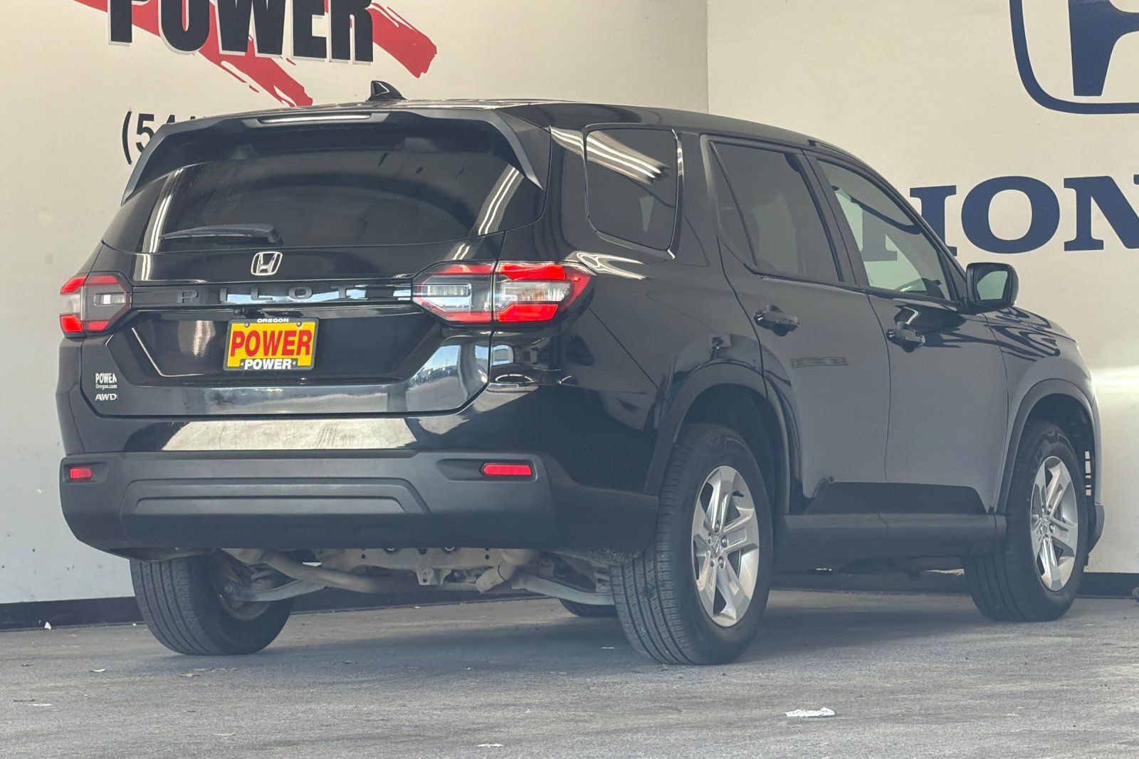 Used 2023 Honda Pilot LX image 3