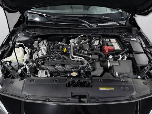 Used 2025 Nissan Altima 2.5 SV FWD image 11