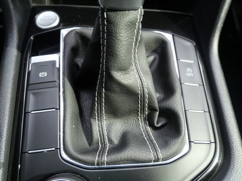 Used 2023 Volkswagen Taos SE image 24