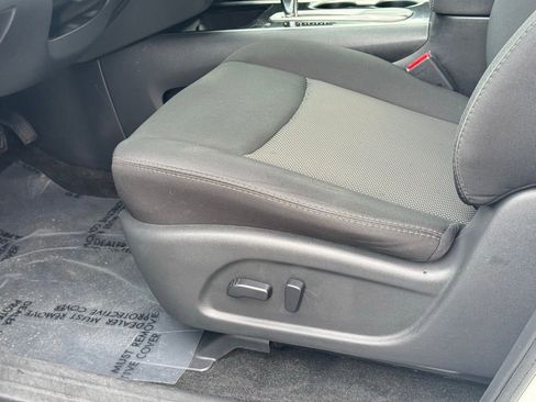 Used 2017 Nissan Pathfinder SV image 27