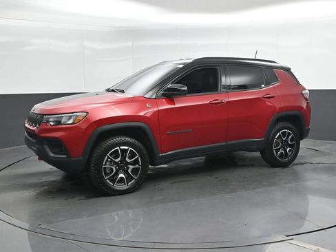 Used 2025 Jeep Compass Trailhawk AWD/4WD image 8